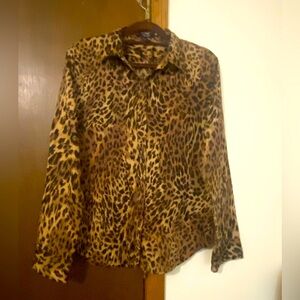 Chaps woman’s amáinale print button shirt